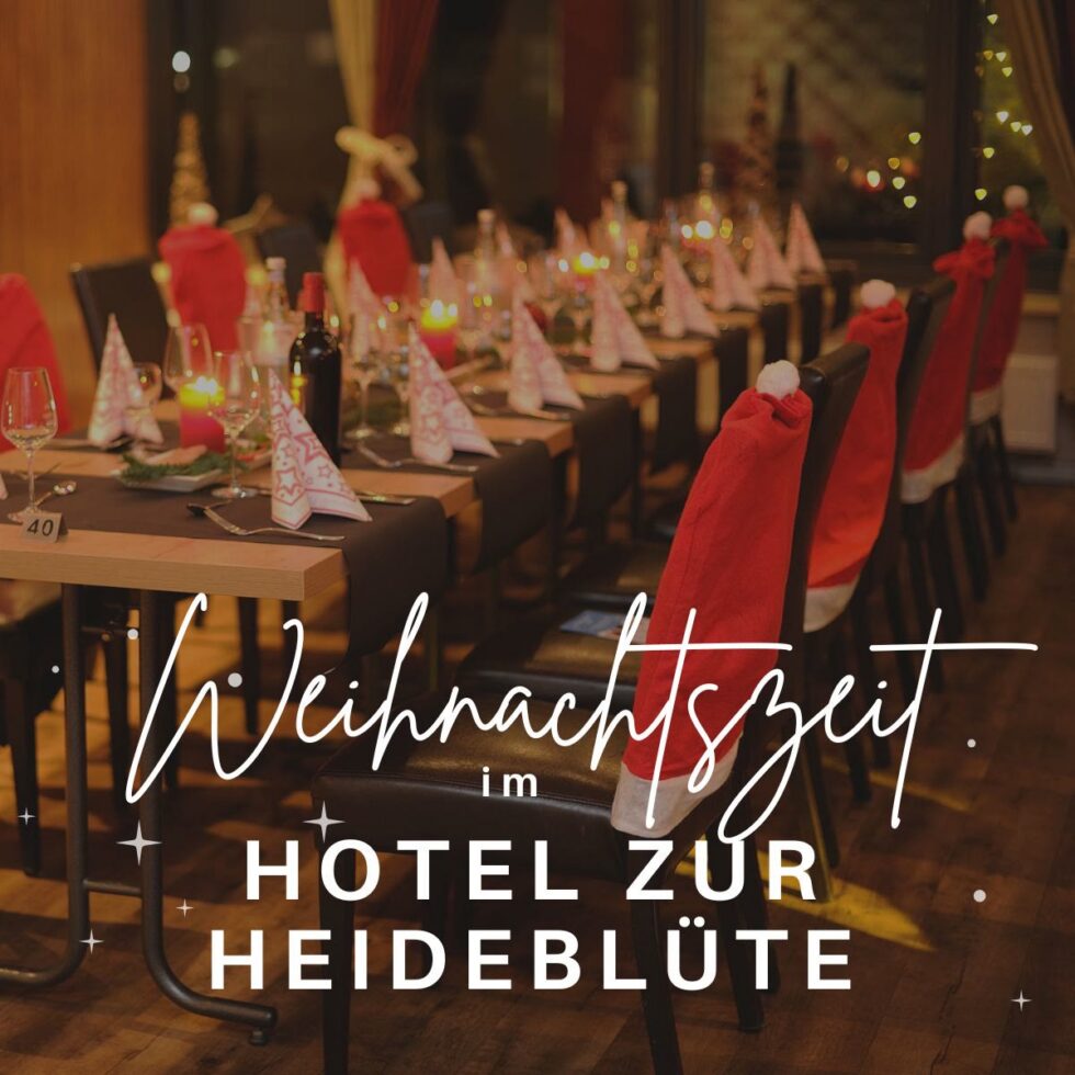 Festlich gedeckte Tafel zur Weihnachtszeit im Hotel zur Heideblüte
