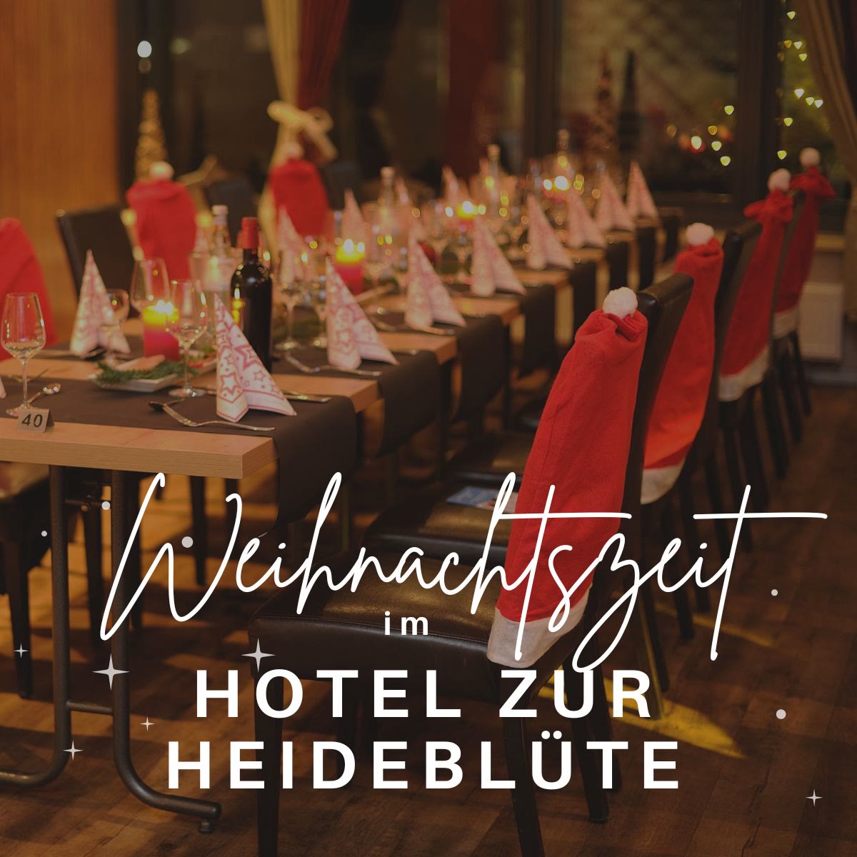 Festlich gedeckte Tafel zur Weihnachtszeit im Hotel zur Heideblüte